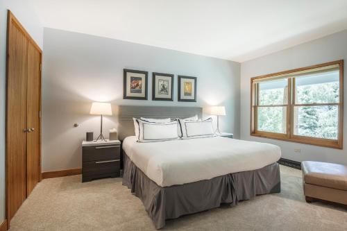 1 king bed, 2 twin beds