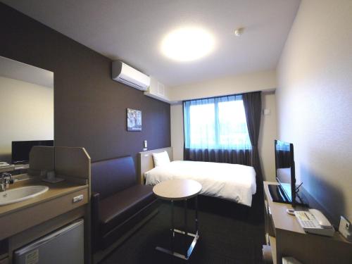 Single Room with Shared Bathroom - Smoking