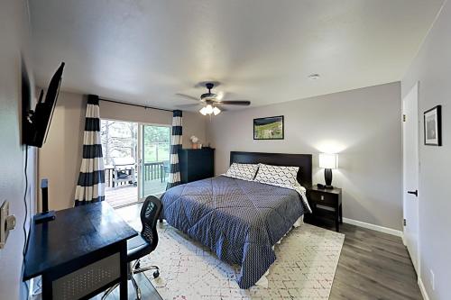 Continental Country Club Getaway - Firepit & Course Views home - main image