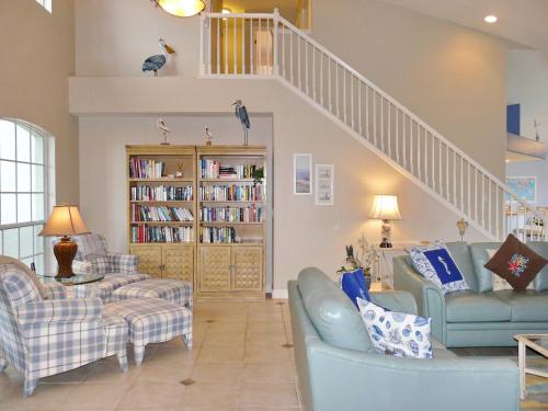 475 Clifton Court - image 11