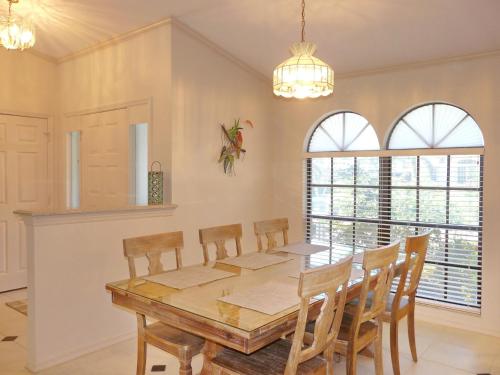 585 Somerset Court - image 4