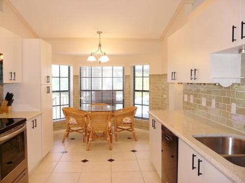 585 Somerset Court - image 6