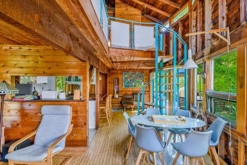 Pura Vida in Ocean Bay Park, USA