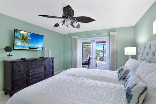 Shalimar Waterfront Pool Home - image 9