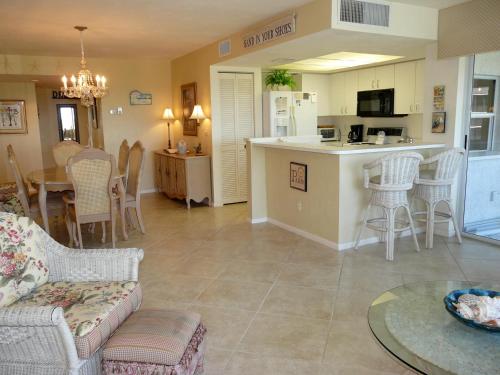 Southern Breeze Gardens 405 - image 2