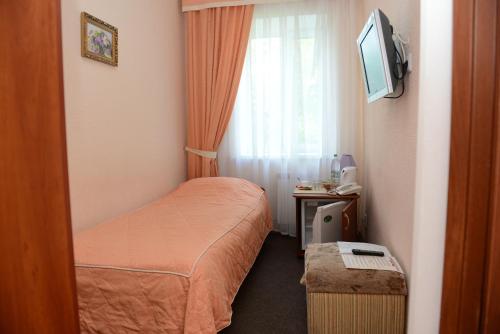 Yal Hotel - image 6