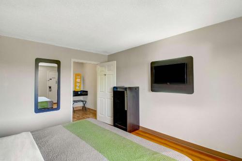 Deluxe King Room - Non-Smoking