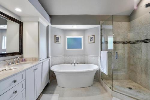 Algonquin Court Pool Home - image 12