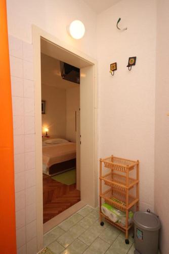 Apartments by the sea Makarska - 6882