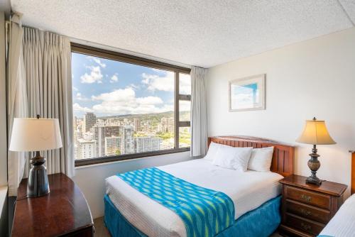 Standard Ocean View Condo - 35th floor views Free parking & Wifi - main image