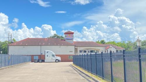 Island Suites Bay City – Bay City, TX