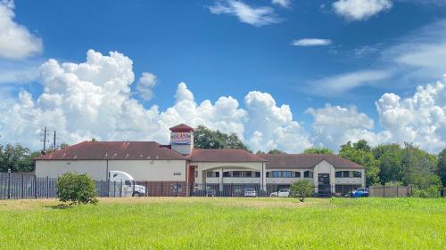 Island Suites Bay City – Bay City, TX