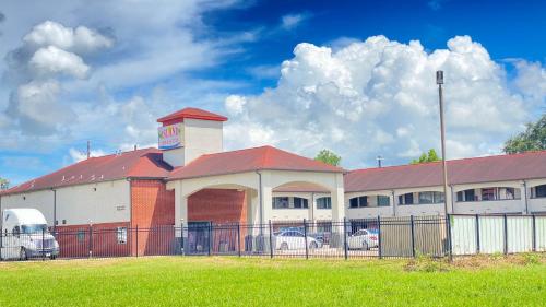 Island Suites Bay City – Bay City, TX