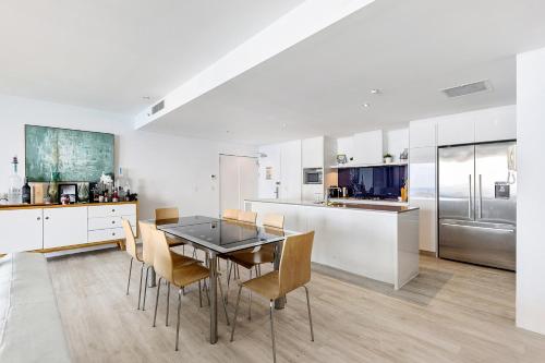 4 Bedroom Sub Penthouse - Full Ocean Views - Sleeps 10!!