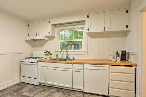 Pet-Friendly Baker City Escape with Private Yard! in Baker City (Oregon)