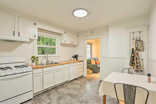 Pet-Friendly Baker City Escape with Private Yard! in Baker City (Oregon)