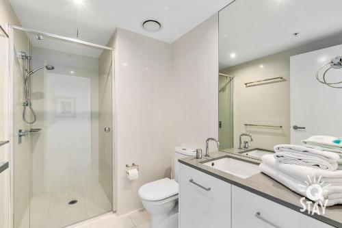 Circle on Cavill 3 Bedroom Sub Penthouse - Level 58!