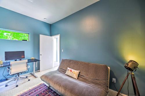 Seattle Retreat with Canal and Mountain Rooftop Views! Seattle Retreat with Canal and Mountain Rooftop Views!