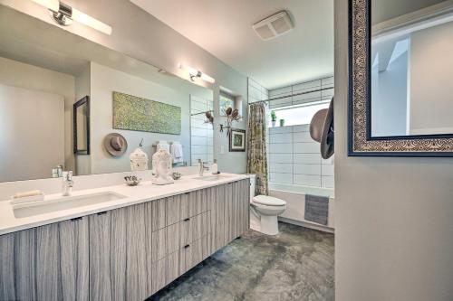 Seattle Retreat with Canal and Mountain Rooftop Views! Seattle Retreat with Canal and Mountain Rooftop Views!