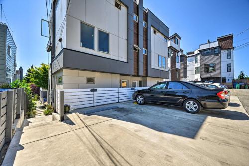 Stylish Getaway with Canal and Mountain Rooftop Views!