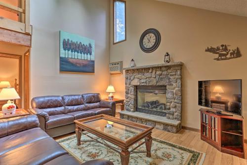 Lake Ariel Family Retreat with Pool Access! - image 3