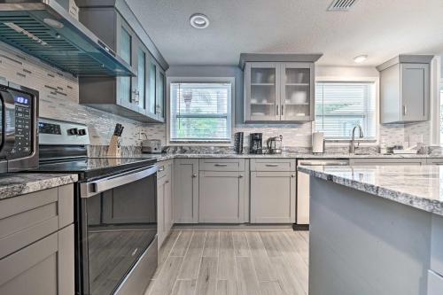 Renovated Port Richey Oasis with Lanai and Grill! in Port Richey, USA