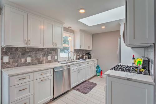 Narragansett Escape by Narrow River and Beaches in Narragansett, USA