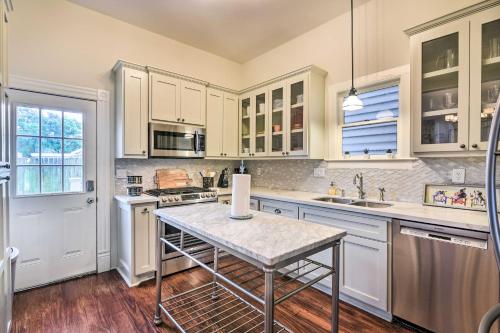 The Salty Perch Home 1 Mi to Beach and Pier! - main image