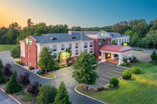 Holiday Inn Express - Tullahoma