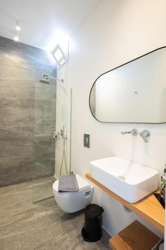 Suite with Garden View image 6