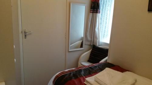 Townstal Farmhouse - image 12