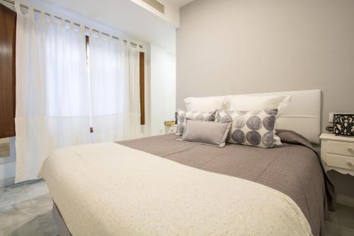One-Bedroom Apartment image 5