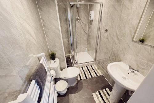 New Build 2Bed, Sleeps 5, Close to Centre, Parking