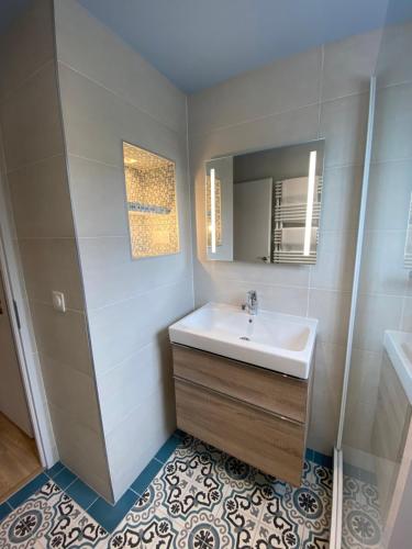 Appartement renove vue Mer, 4 mn des plages a pied