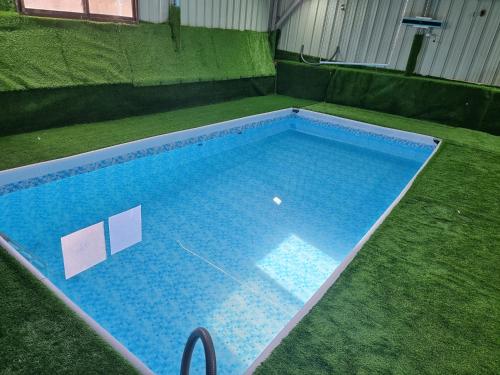 Swimming pool, אלאפנדי מפנק חדר וחצי in Majdal Shams
