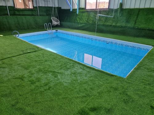 Swimming pool, אלאפנדי מפנק חדר וחצי in Majdal Shams