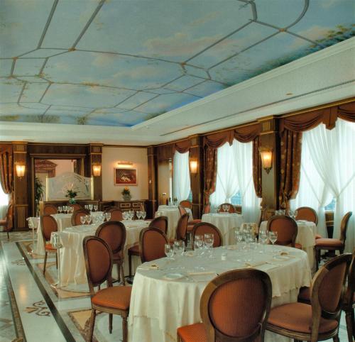 Andreola Central Hotel - image 4