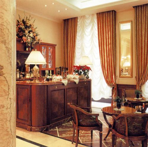 Andreola Central Hotel - image 7