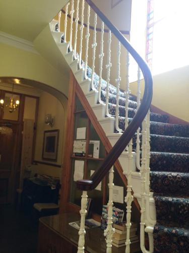 Bellevue Guest House - image 8