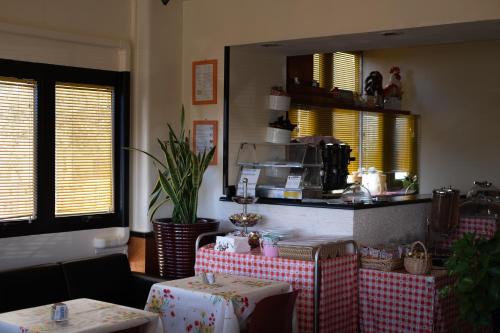 Hotel Ping Pong - image 6