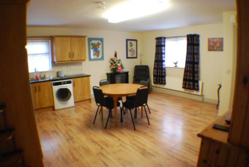 2 Bed Cottage - Sleeps 6 - Parking - Wifi, Enniscrone (Foto 4)