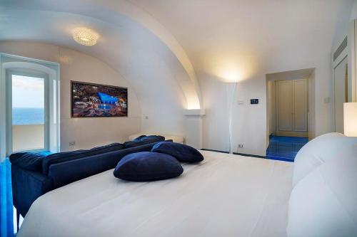 Hotel Grotta Palazzese - image 3