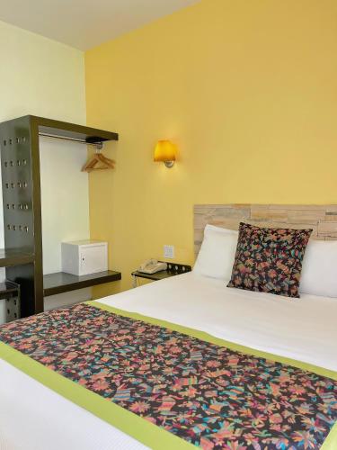Seven Crown Express & Suites Seven Crown Express & Suites is perfectly located for both business and leisure guests in Baja California Sur. The hotel has everything you need for a comfortable stay. Service-minded staff will welco
