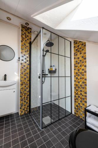 Pakri Parun Pakri Parun