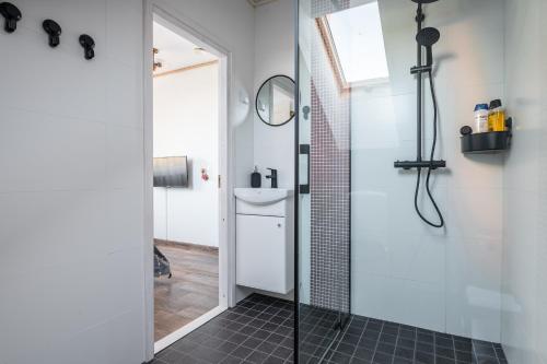 Pakri Parun Pakri Parun