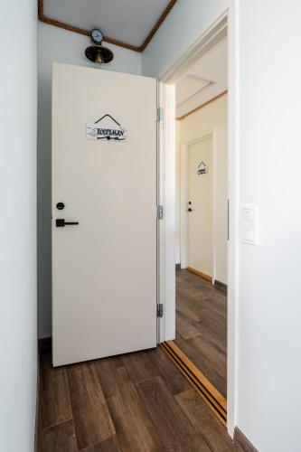 Pakri Parun Pakri Parun