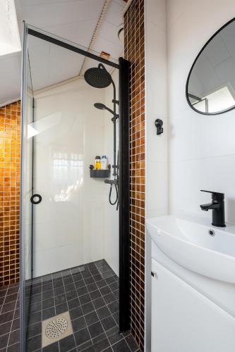 Pakri Parun Pakri Parun