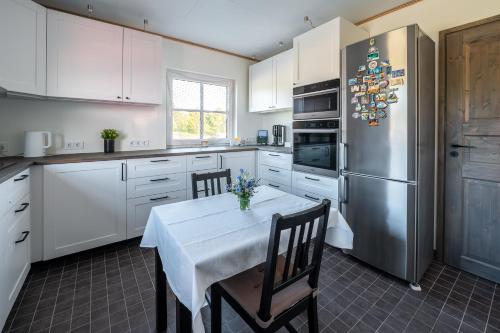 Pakri Parun Pakri Parun