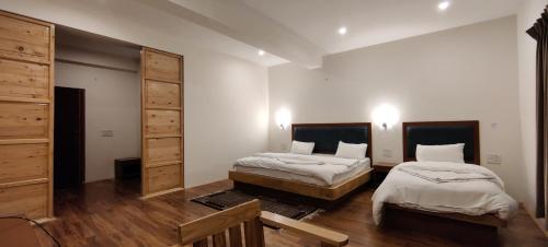 Triple Room with Mountain View image 5