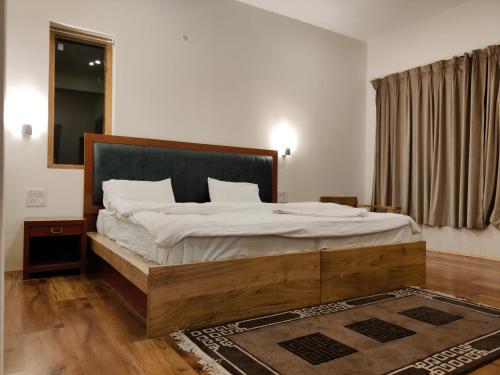 Double Room with Private Bathroom room in Rock Castle Residency
